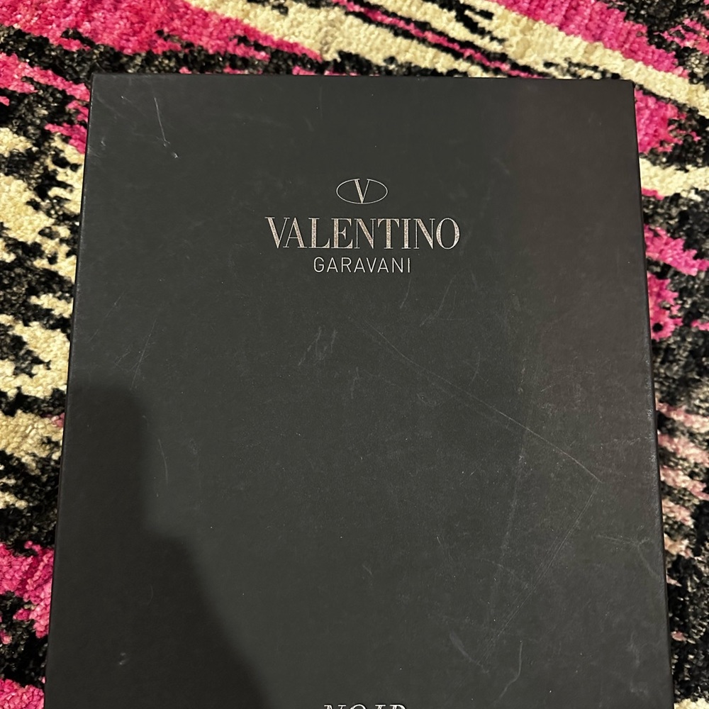 Valentino Rockstud Noir T-Strap pump/heel. Size 42. Box & dust bag. Fit 11 best. - Picture 8 of 9